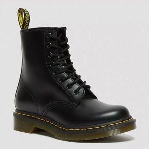 Dr. Martens 1460 Women’s Smooth Leather Lace Up Boots - Great Condition